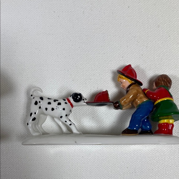 Dept. 56 Snow Village Accessory, "Fun at the Firehouse." Set of 2 figures - Picture 11 of 15